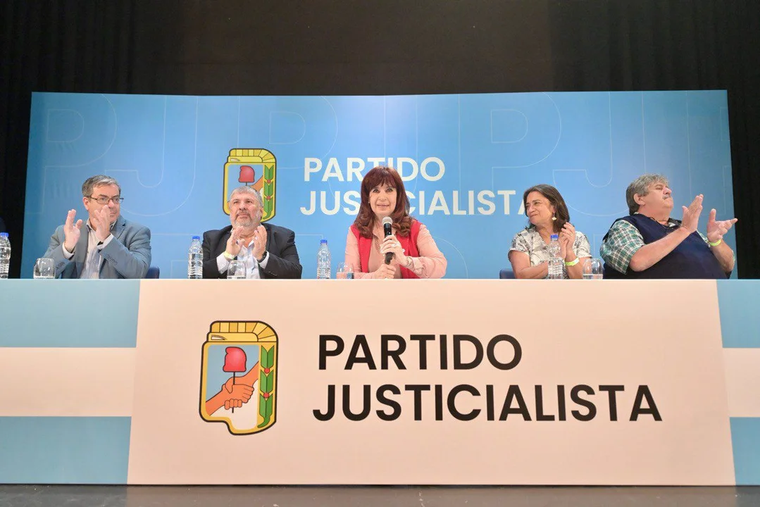El PJ, con Cristina, cuestionó una decisión electoral de Axel Kicillof porque beneficia a Javier Milei