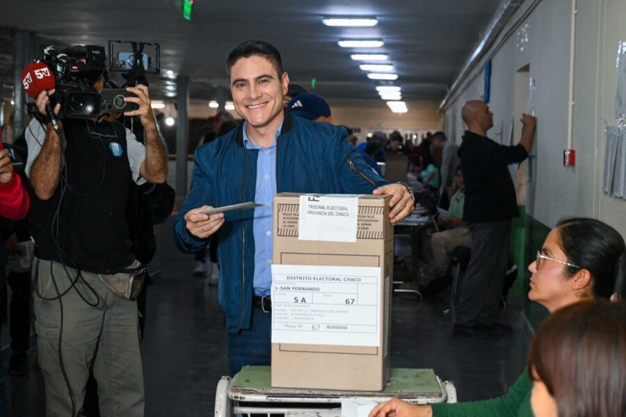 Votó Julio Ferro: “Es muy importante que la gente se exprese en las urnas y elija a sus diputados”
