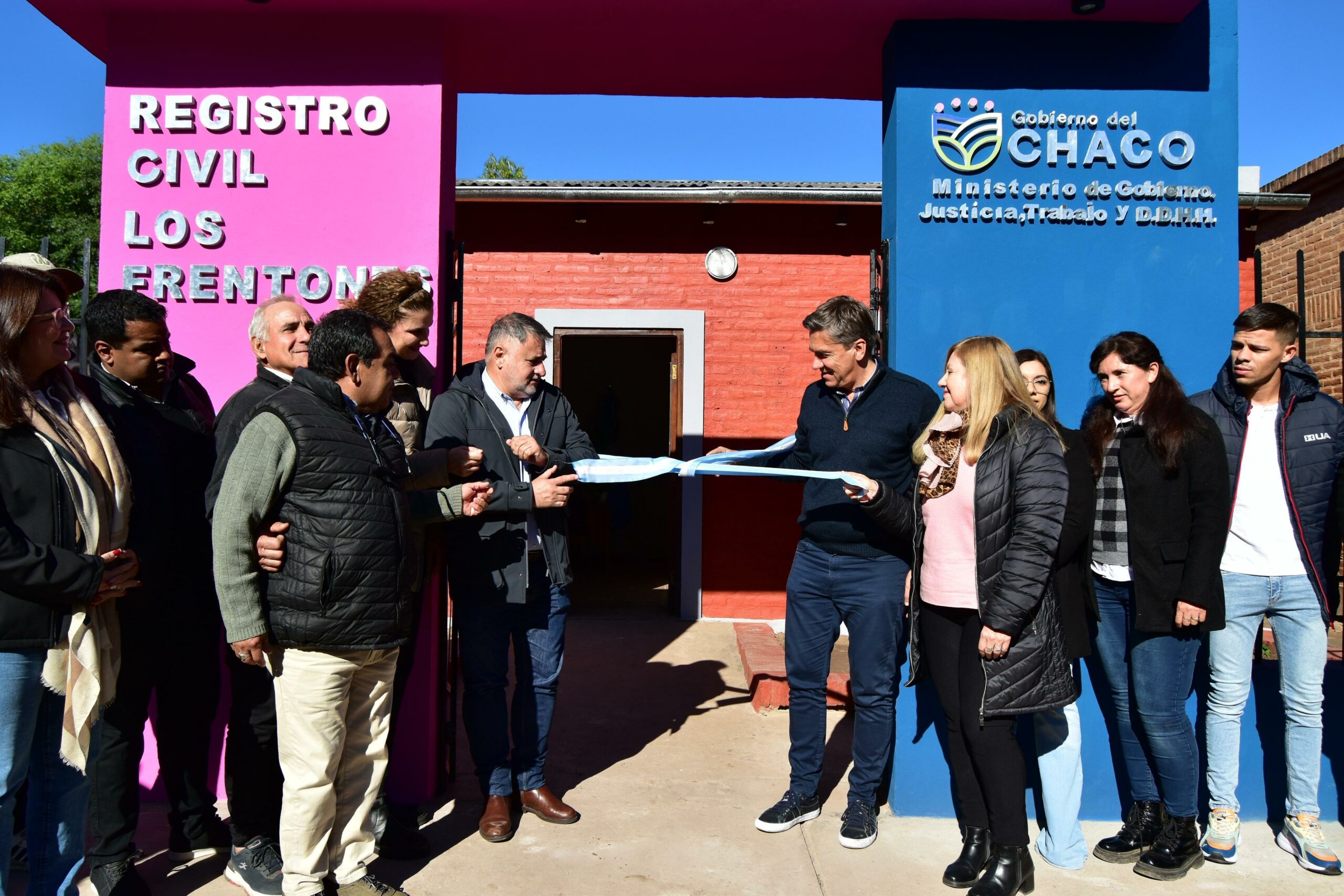 LOS FRENTONES: EL GOBERNADOR INAUGURÓ LAS REFACCIONES INTEGRALES DEL REGISTRO CIVIL