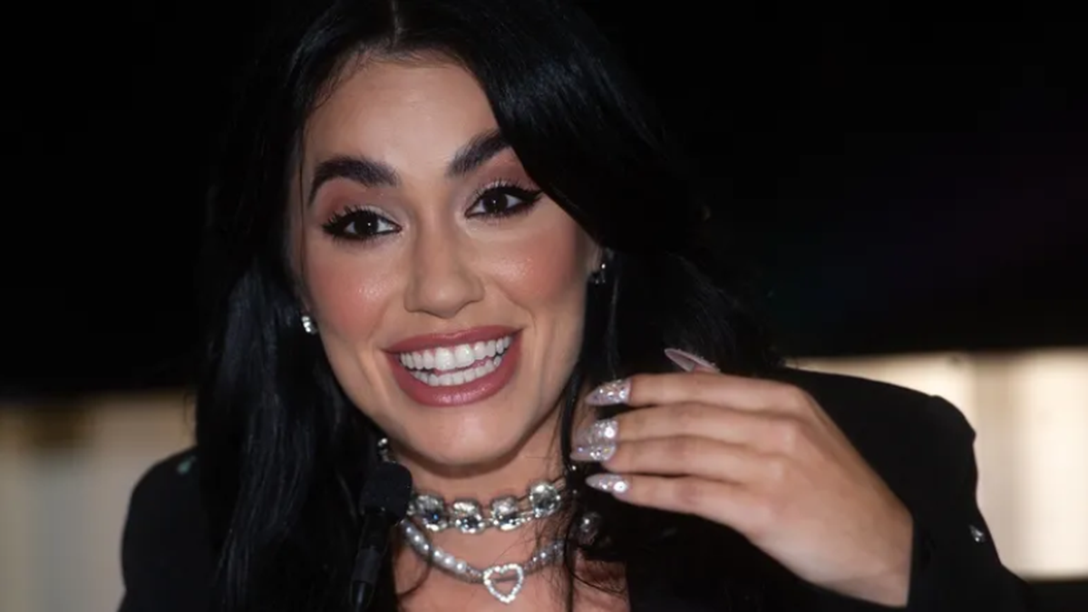 Lali imitó a Javier Milei en sus shows en Vélez y generó furor en redes sociales