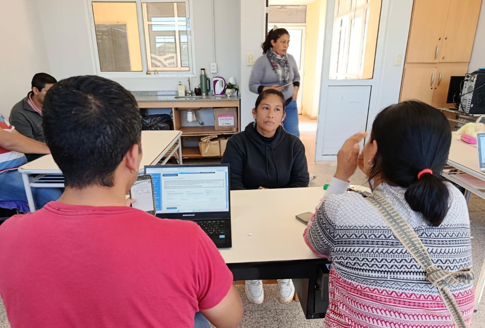 INTERINATOS Y SUPLENCIAS PARA DOCENTES DE PUEBLOS ORIGINARIOS: LA JUNTA EBII RECORRIÓ LA REGIONAL 1 INSCRIBIENDO EN TERRITORIO