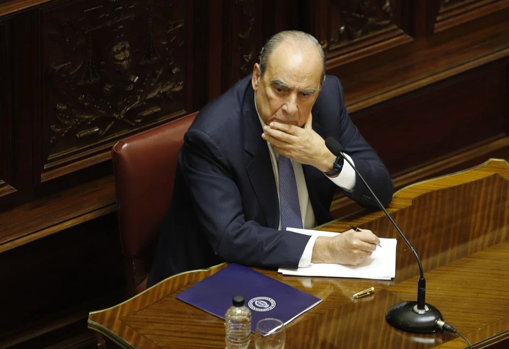 Videos: Guillermo Francos defendió la gestión de Milei, pero se paró y se fue por el insulto de una senadora