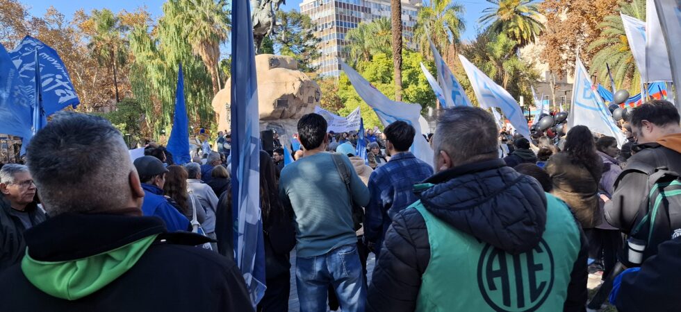 La Justicia frenó el decreto de Milei que eliminaba el feriado para los empleados públicos