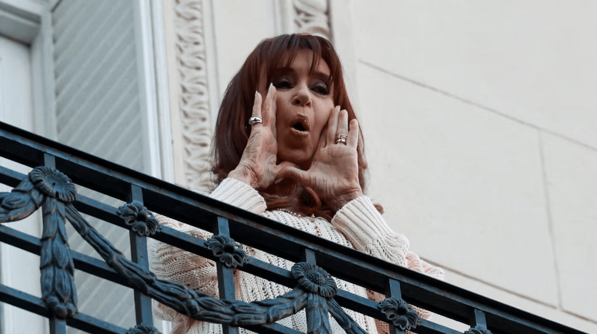 Con un mensaje grabado, Cristina desafió al tribunal que la condenó
