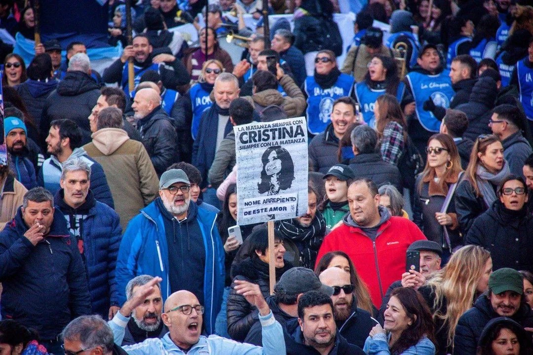 El Gobierno minimizó la concurrencia a la marcha en defensa de Cristina Kirchner
