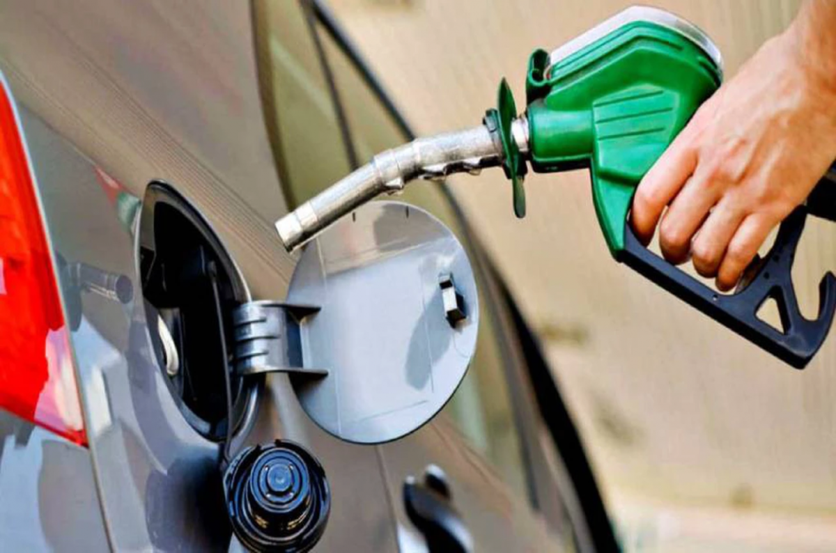 El Gobierno evalúa subir al 50% la coparticipación del impuesto a los combustibles