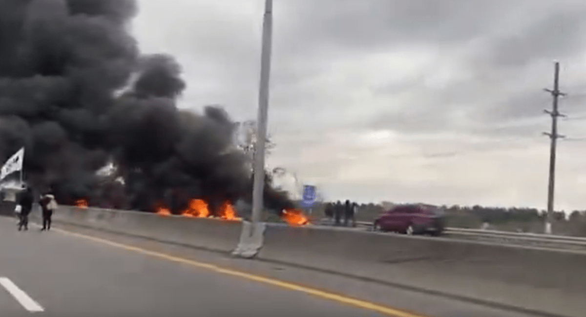 Video: militantes K cortaron la Autopista Buenos Aires – La Plata y desataron el caos