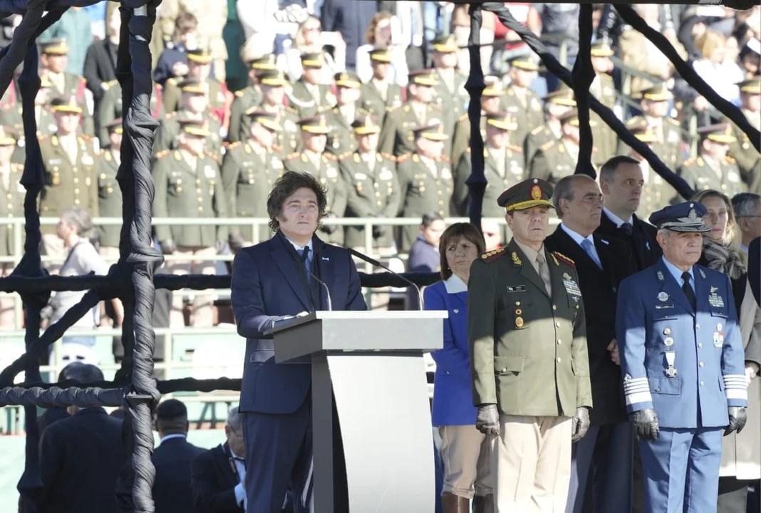 Javier Milei respaldó a las Fuerzas Armadas y criticó al kirchnerismo por “desfinanciarlas”