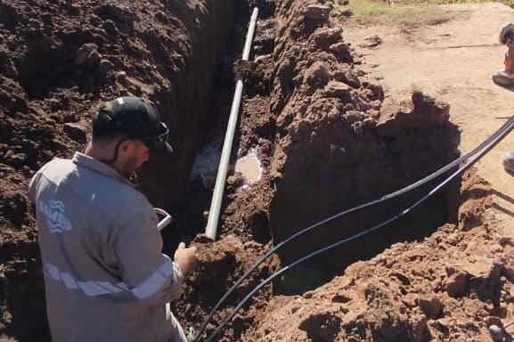 DEMANDA HISTÓRICA: SAMEEP AVANZA CON LA EXTENSIÓN DE REDES EN DISTINTOS BARRIOS DE CHARATA