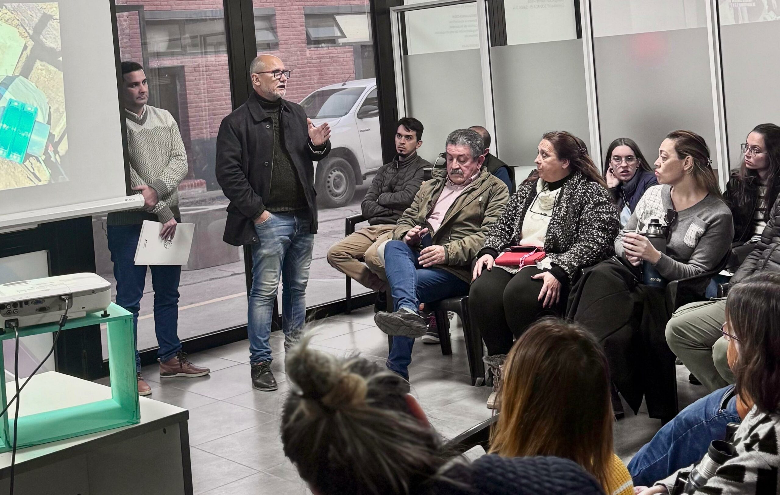 REUNIÓN DEL INSTITUTO DE VIVIENDA CON ADJUDICATARIOS DE LOS DEPARTAMENTOS DEL BARRIO PUERTAS DEL SOL