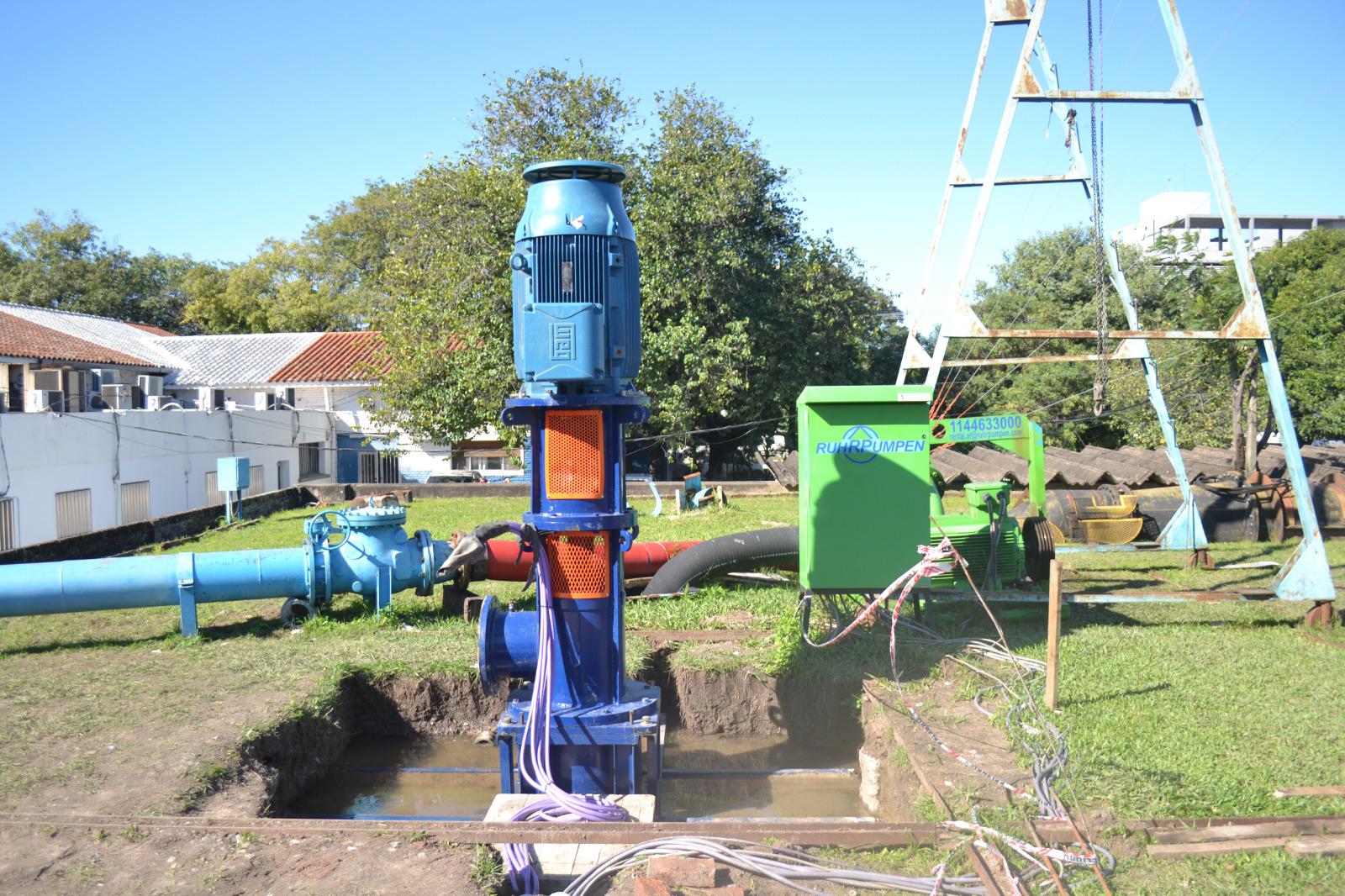 RESISTENCIA: SAMEEP INSTALA NUEVOS EQUIPAMIENTOS EN EL SISTEMA DE BOMBEO PARA OPTIMIZAR EL ABASTECIMIENTO DE AGUA POTABLE