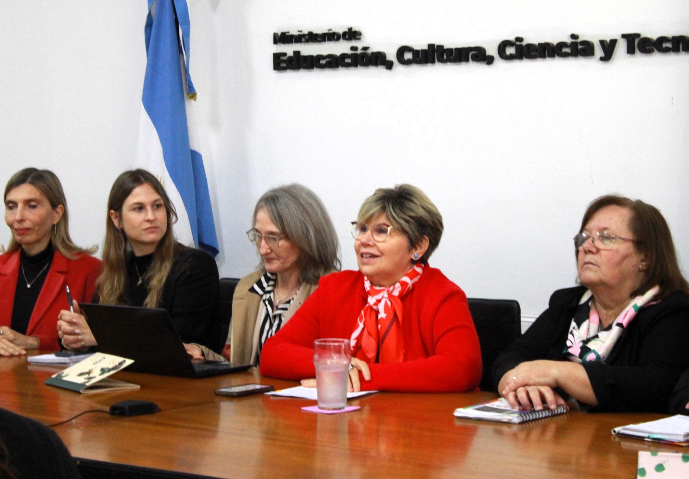 LA MINISTRA NAIDENOFF ANUNCIÓ LA PUESTA EN MARCHA DEL PROGRAMA ESCUELAS ALFA EN RED