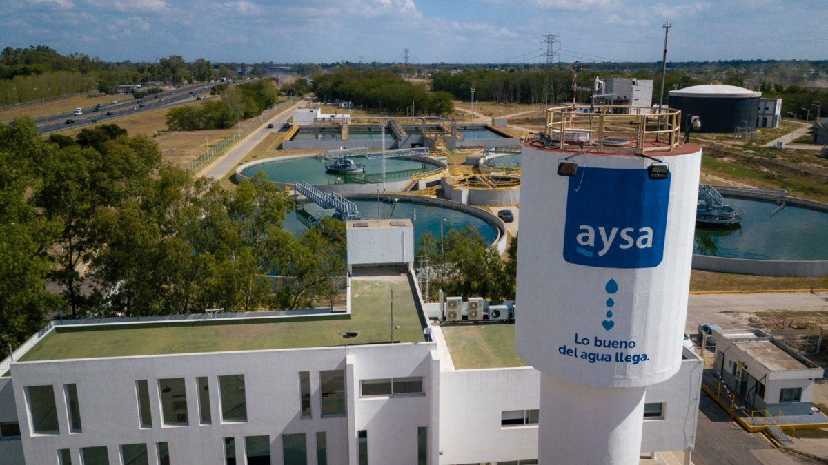 Nación avanza en la privatización de AySA y autoriza cortes de agua por falta de pago