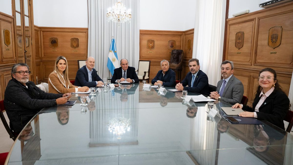 El Gobierno recibirá a Alfredo Cornejo como delegado de las provincias, pero sin apuro por negociar