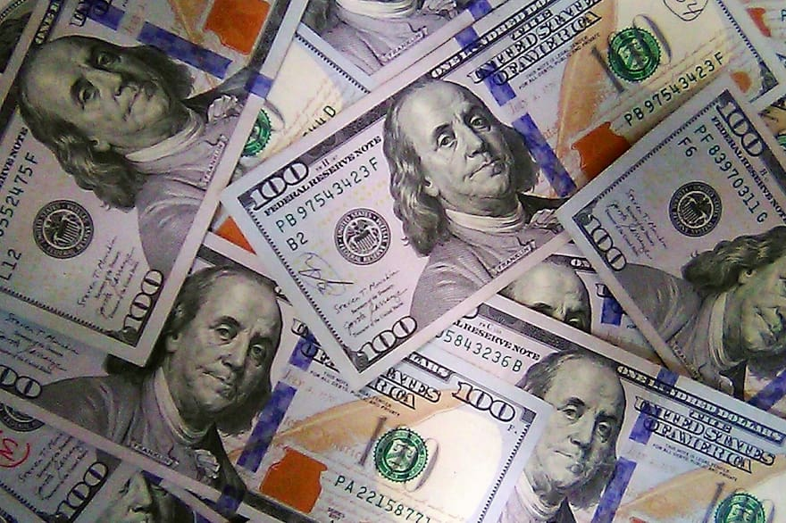 El dólar oficial cae y el dólar blue se mantiene: a cuánto cotizaron en Mendoza