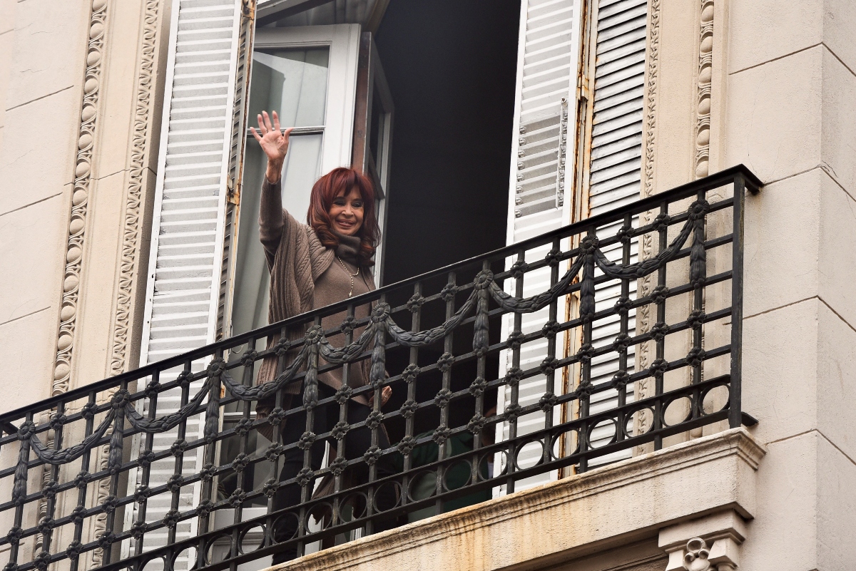 Cristina Kirchner reapareció tras el nuevo banderazo y apuntó contra el endeudamiento