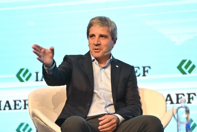Luis Caputo salió a desmentir la versión de un pronóstico económico catastrófico