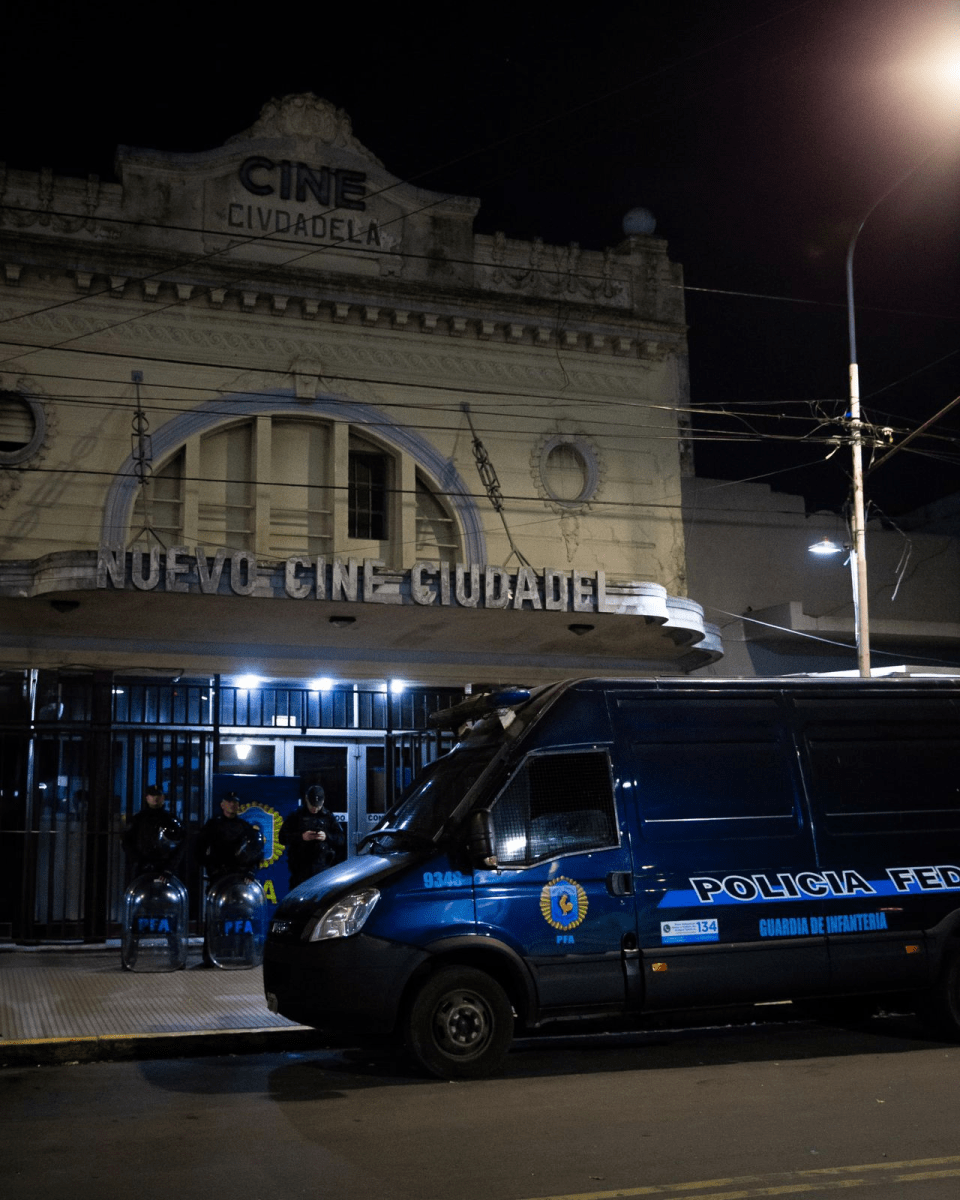 Video: cómo detuvieron por explotación sexual a los dueños de un cine porno