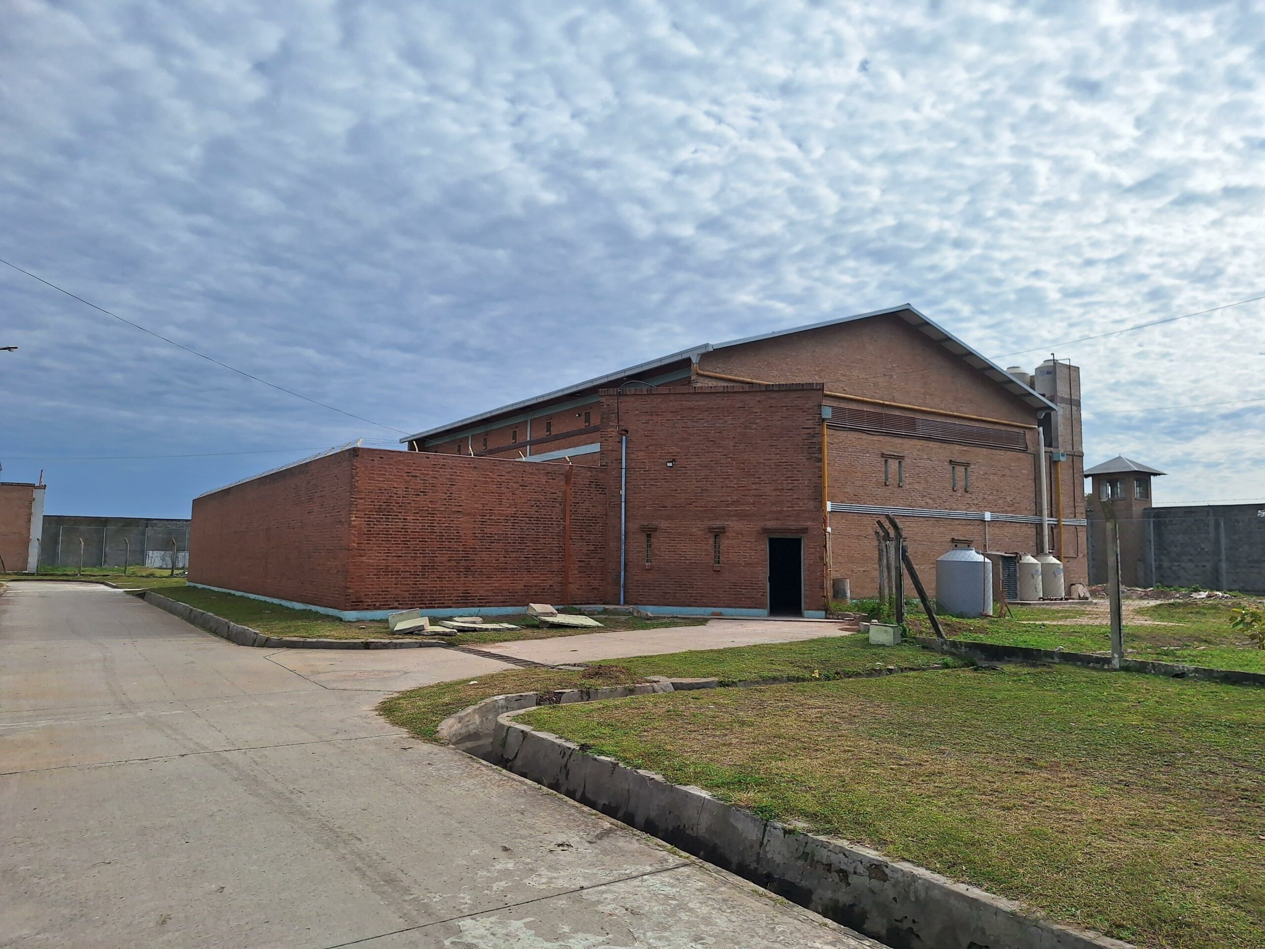 PLAN PROVINCIAL DE SEGURIDAD: MATKOVICH SUPERVISÓ EL AVANCE DE LAS OBRAS EN EL SERVICIO PENITENCIARIO N° II DE SÁENZ PEÑA PLAN PROVINCIAL DE SEGURIDAD: MATKOVICH SUPERVISÓ EL AVANCE DE LAS OBRAS EN EL SERVICIO PENITENCIARIO N° II DE SÁENZ PEÑA