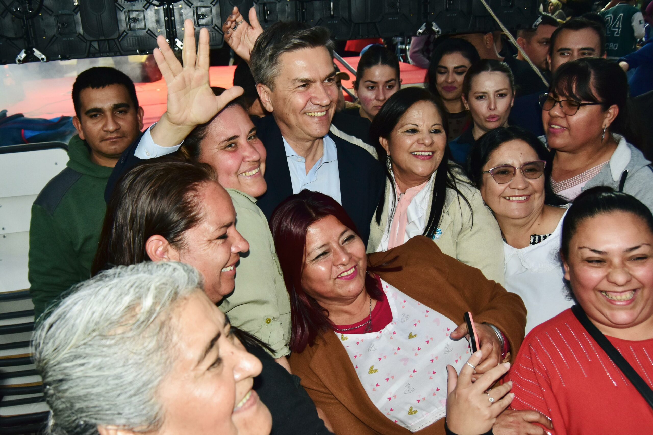 104° ANIVERSARIO DE CORZUELA: EL GOBERNADOR ZDERO ENTREGÓ TÍTULOS DE PROPIEDAD Y UNA NUEVA AMBULANCIA PARA LA LOCALIDAD