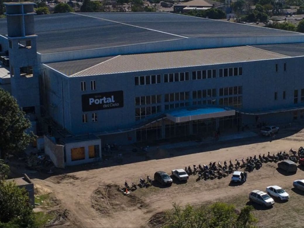El “milagro” del pastor chaqueño cuya iglesia inauguró Milei: convirtió 0.000 en US0.000
