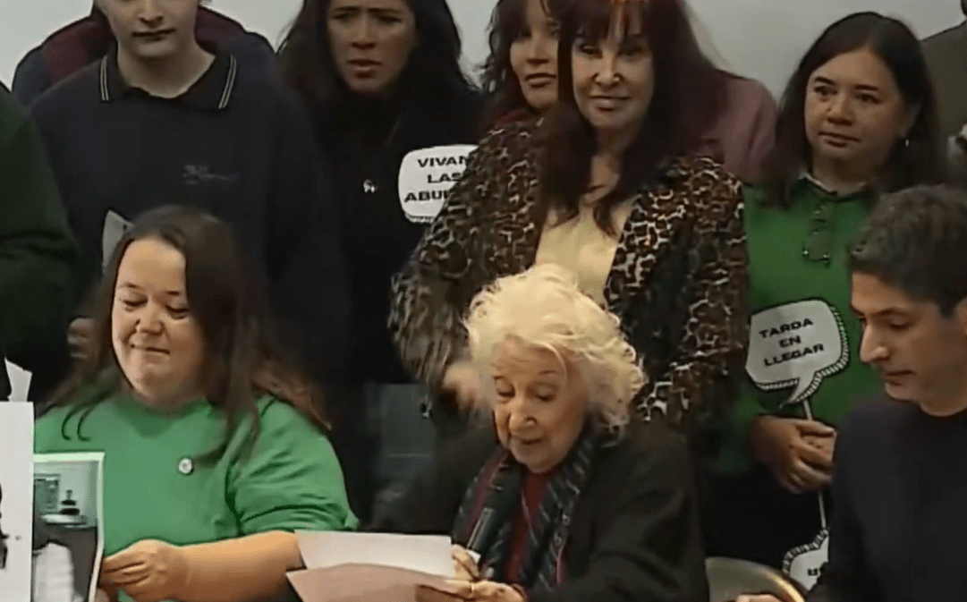 Video: Abuelas de Plaza de Mayo anunció la restitución del nieto 140