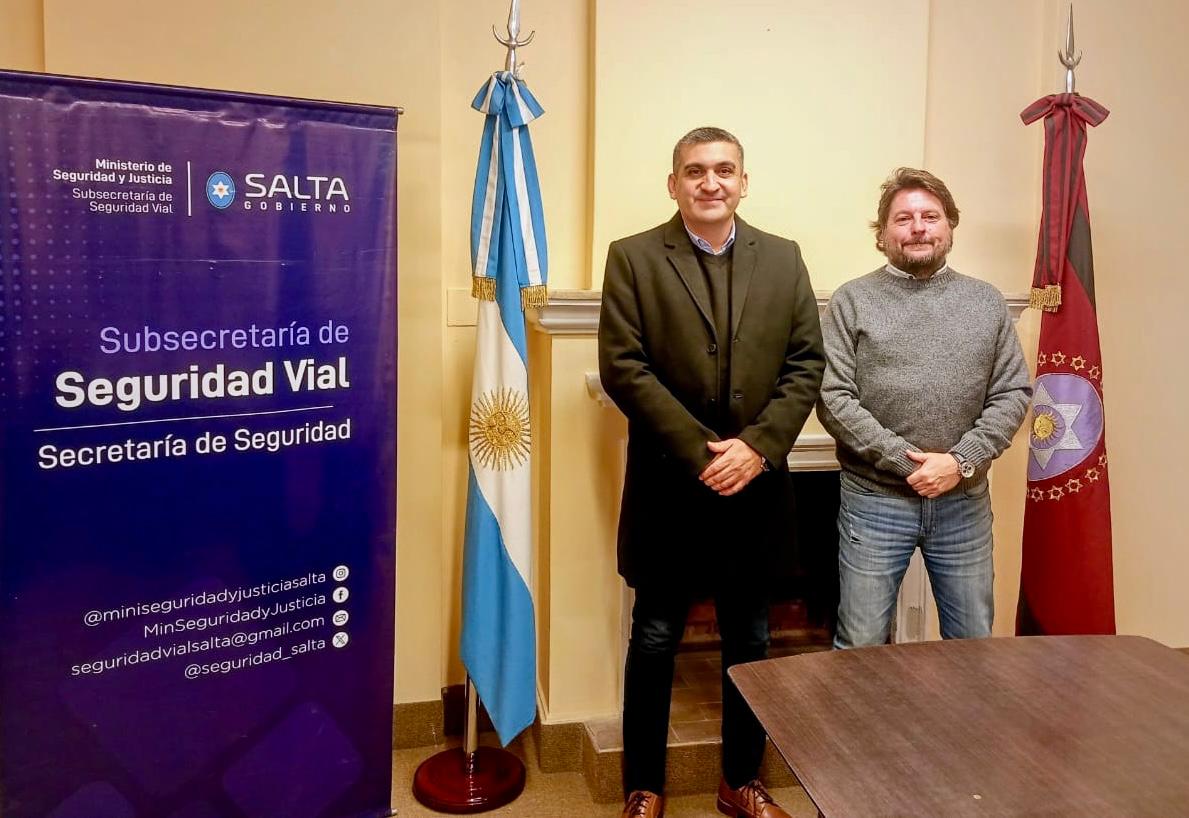 REUNIÓN ESTRATÉGICA ENTRE CHACO Y SALTA PARA FORTALECER LA FISCALIZACIÓN VIAL EN EL CORREDOR BIOCEÁNICO REUNIÓN ESTRATÉGICA ENTRE CHACO Y SALTA PARA FORTALECER LA FISCALIZACIÓN VIAL EN EL CORREDOR BIOCEÁNICO