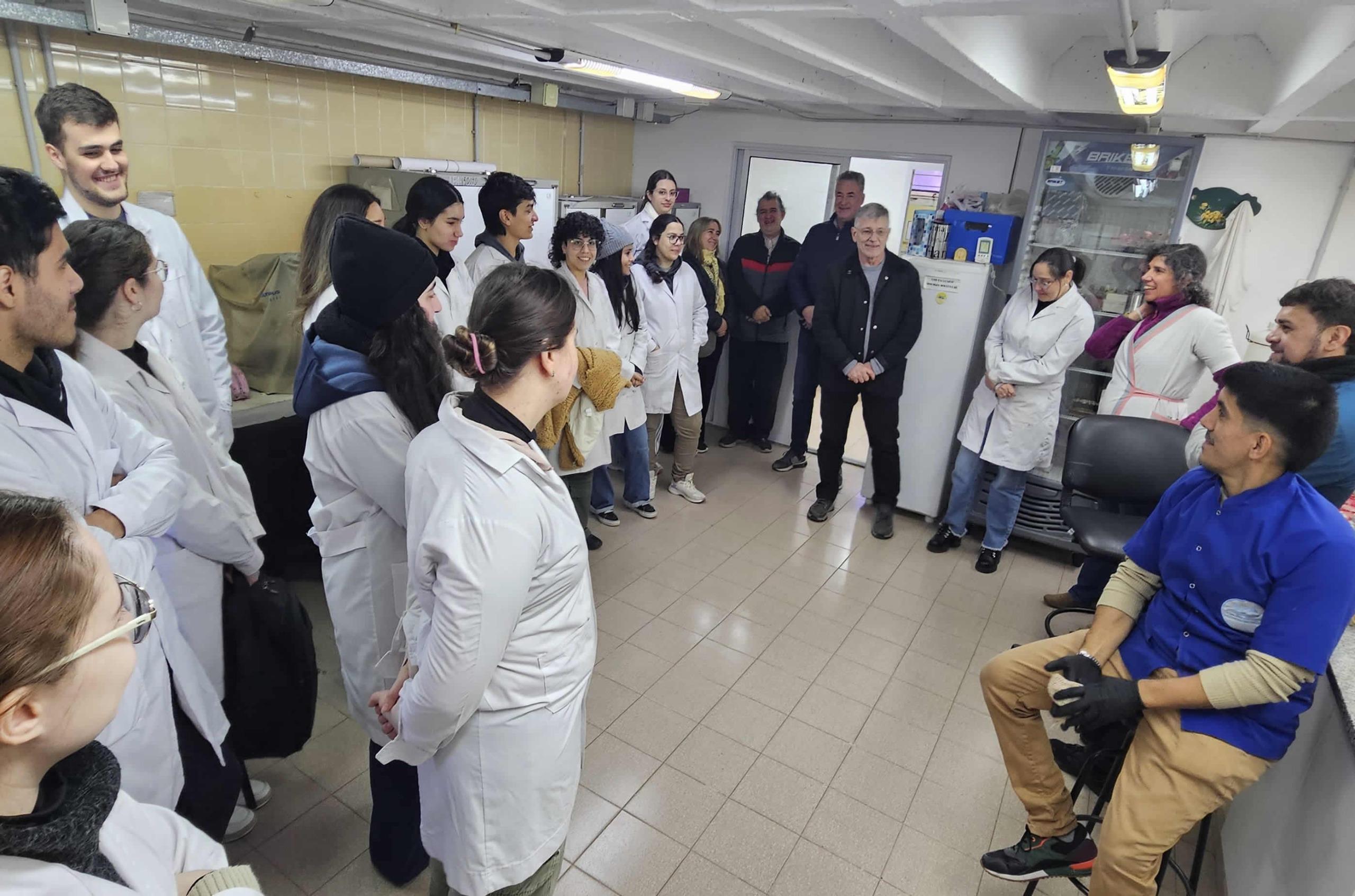 APA Y LA UTN RESISTENCIA DESARROLLARON ACTIVIDADES EXTENSIONISTAS CON ALUMNOS DE INGENIERÍA QUÍMICA
