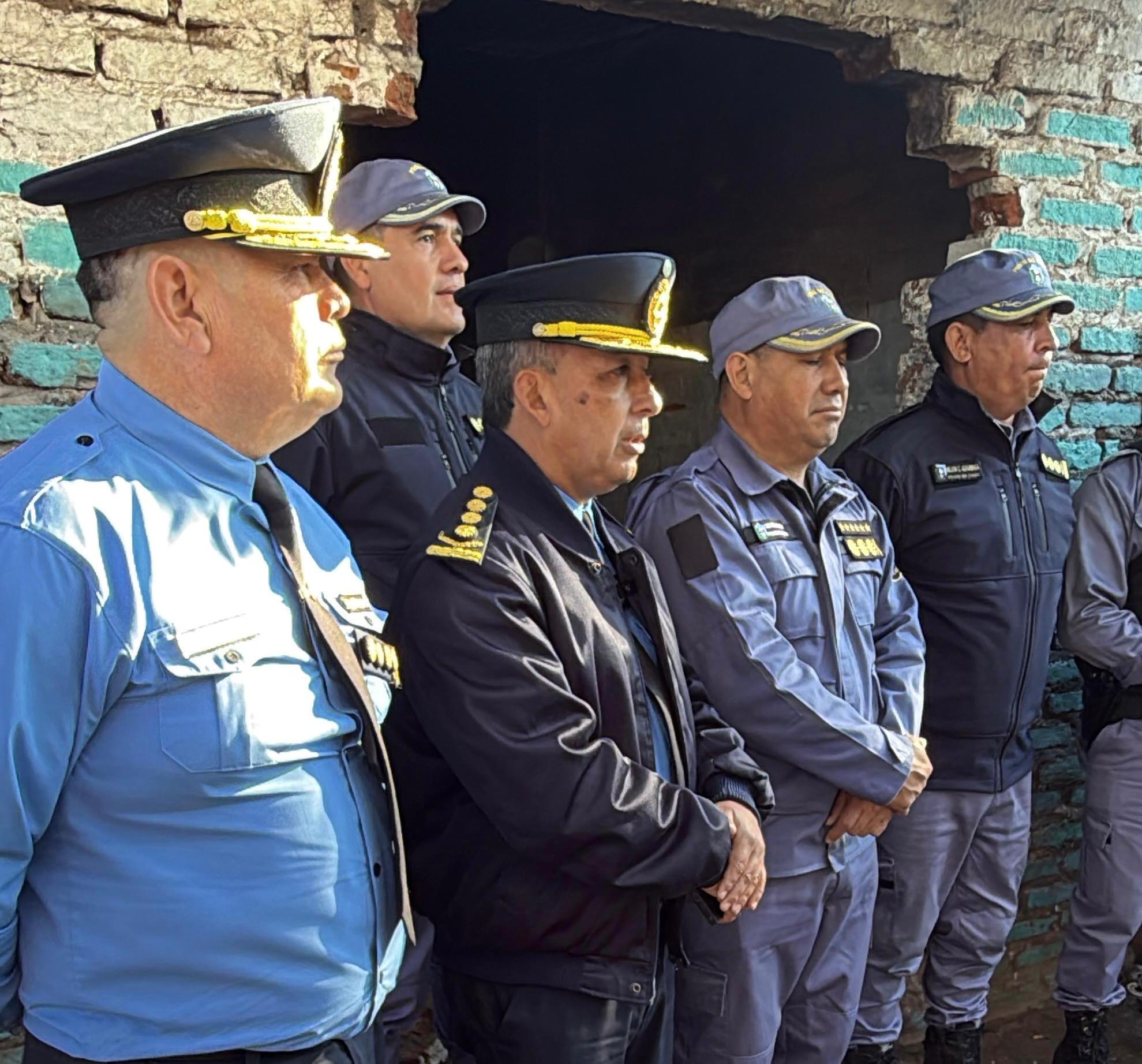 DERRUMBAN UN BÚNKER DE DROGAS, ALLANADO INNUMERABLES VECES, EN VILLA PROSPERIDAD