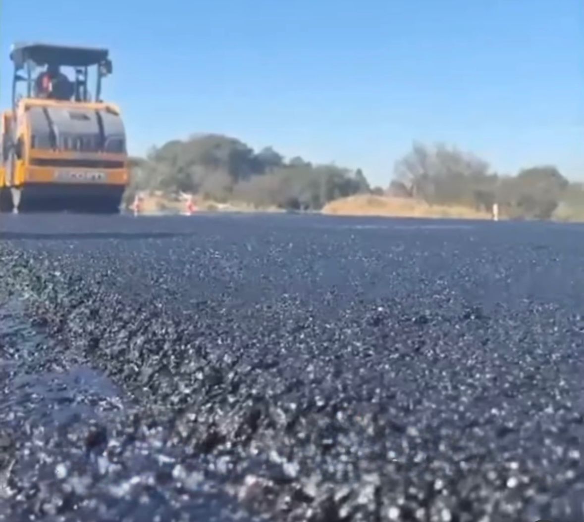 AVANZA LA PAVIMENTACIÓN DE LA RUTA PROVINCIAL N°30